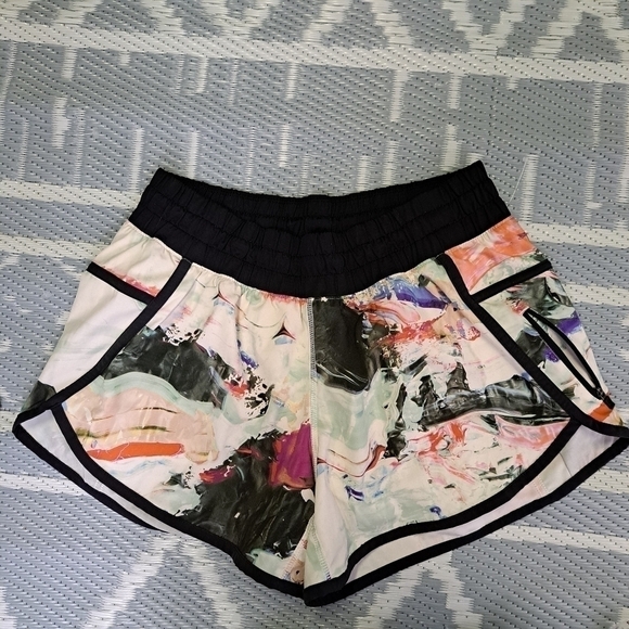 Lululemon Tracker Short III Pigment Wave Multi / Black - Picture 4 of 10